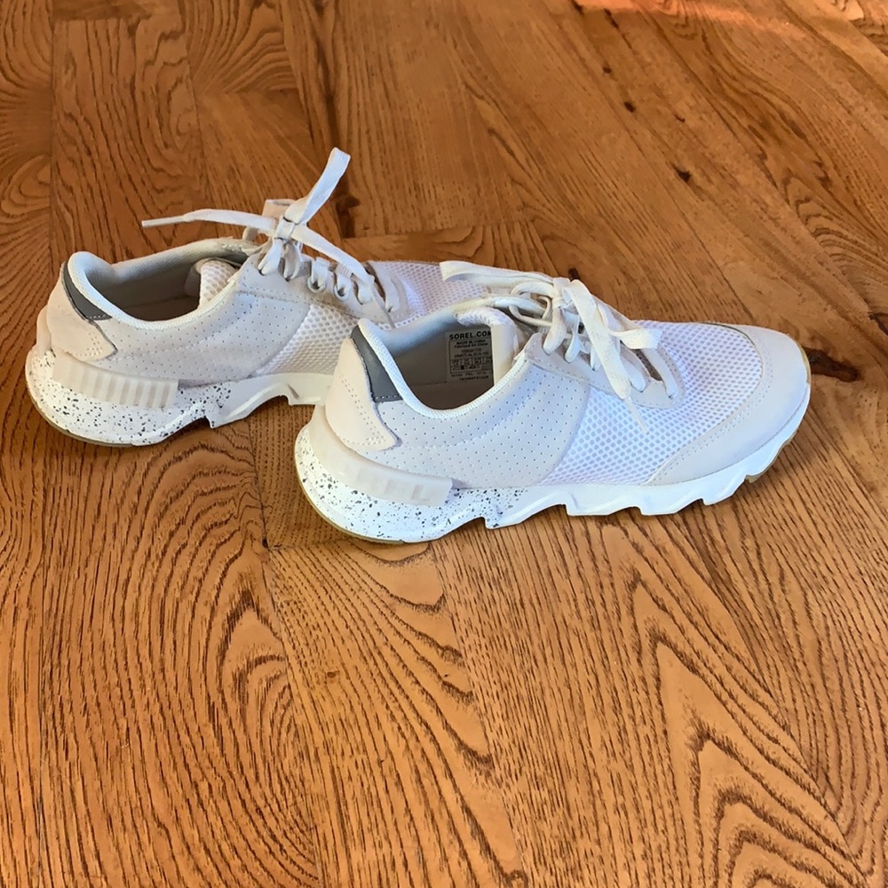 Sorel tennishoes